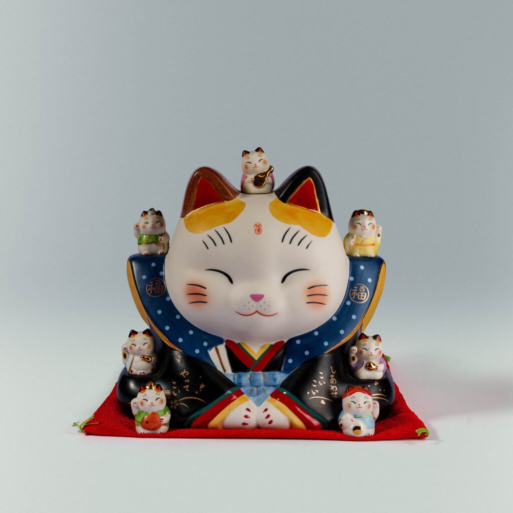 時代提物 彩色七福神根付 天然素材 在銘【桃仙人・寿老人】高約3.9cm重38g 彩绘七福神蓝色和服大黑天招财猫Painted Seven Lucky Gods Blue Kimono
